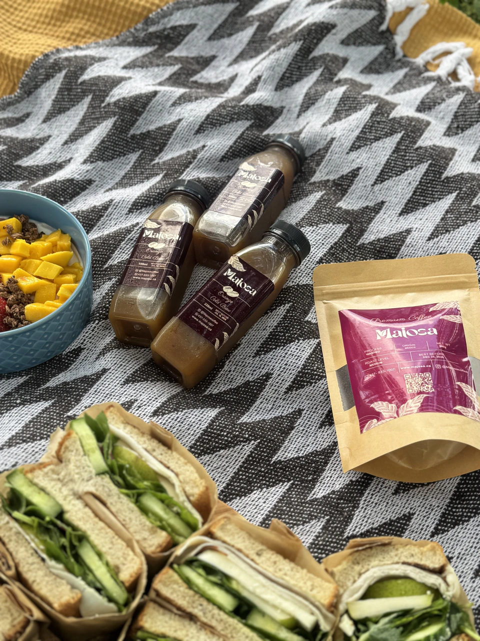MAJOSA Cold Brew and coffee at a picnic